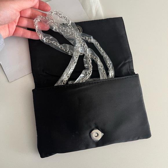 Amber Sceats The Stella Crystal Bag with chain and satin back New - Picture 10 of 12